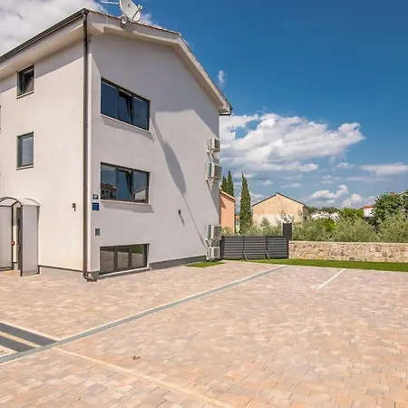 Modern Marko With Sea View Appartamento Malinska